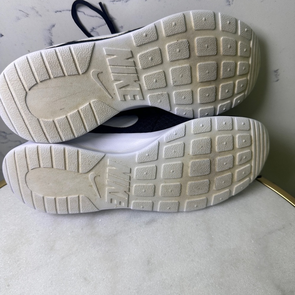 Nike Men’s or Unisex Tanjun Black and White Sneaker Shoes size 7.5 - Picture 6 of 6